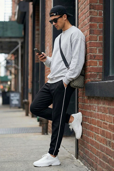 Trendyol Collection Tlusté tepláky s černým potrubím – pravidelný střih TMNAW...