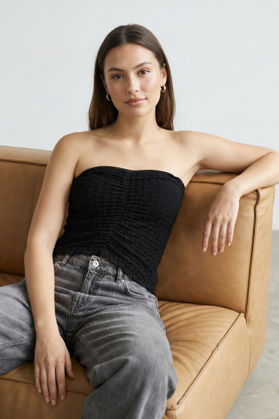 Trendyol Collection Μαύρη υφή εφαρμοστή/στενή στο σώμα Crop Gather/Drape Λεπτ...