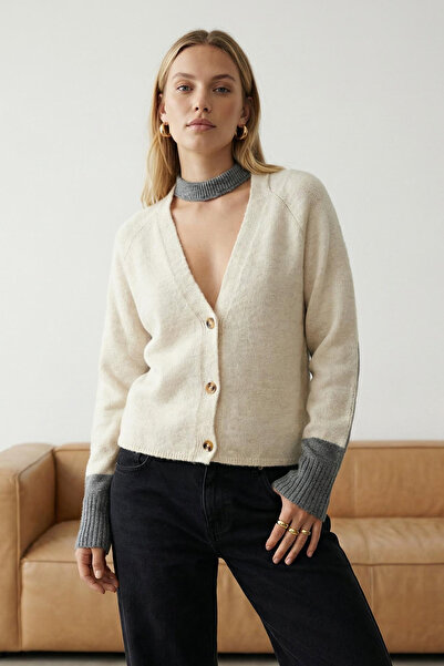 Trendyol Collection Gelbe, weich strukturierte Farbblock-Strickjacke TWOAW25H...