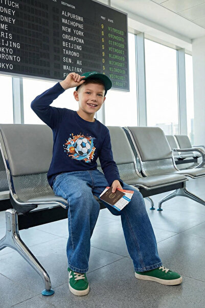 TRENDYOLKIDS Marineblaues Jungen-Sport-T-Shirt aus Baumwolle mit Rundhalsauss...