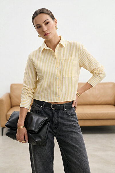 Trendyol Collection Gelb gestreiftes Crop Regular Boxy Mold Woven Shirt TWOSS...