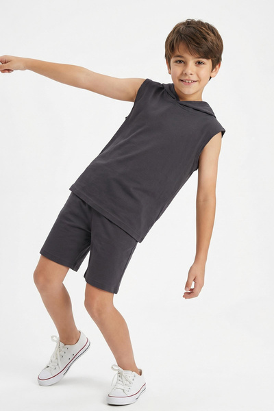 TRENDYOLKIDS Anthrazitfarbenes Jungen-Set mit Kapuze, einfarbig, gestrickt, U...