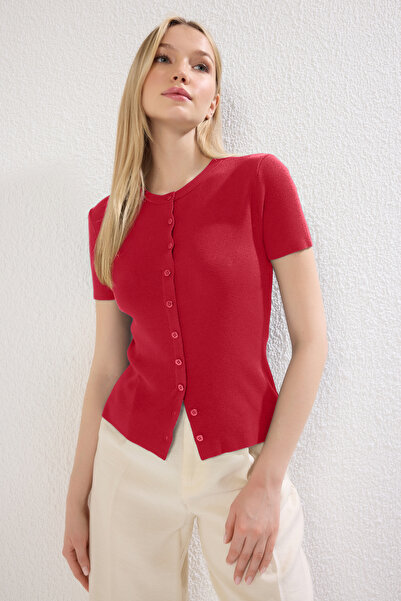 Trendyol Collection Κόκκινο πλεκτό λεπτό πλεκτό πουκάμισο με λαιμόκοψη TWOSS2...