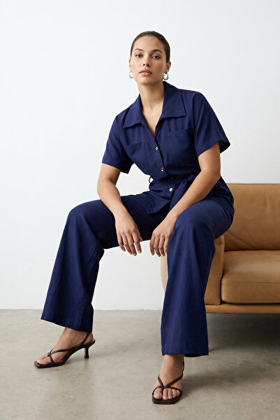 Trendyol Collection Marineblaues Hemd mit Gürtel und Hose mit weitem Bein, ge...