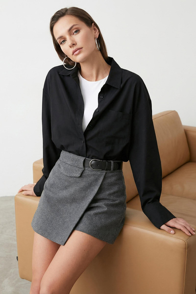 Trendyol Collection Anthrazitfarbener gewebter Shortsrock mit Gürteldetail TW...