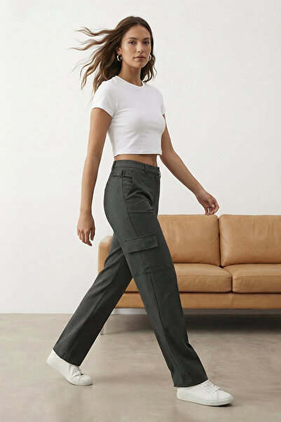 Trendyol Collection Grau Karottenform Cargo-Taschen-Hose aus Stoff TWOAW26PL0...