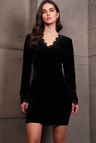 Trend Alaçatı Stili Women's Black V-Neck Guipure Detailed Mini Velvet Dress A...
