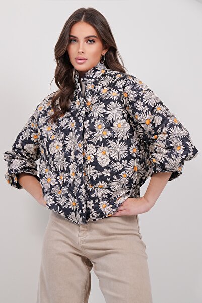 Trend Alaçatı Stili Γυναικείο μπουφάν με μαύρο-κρεμ μοτίβο λουλουδιών με διπλ...