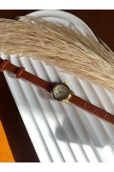 QUARTZ ساعة يد نسائية كلاسيكية بسيطة بحزام جلدي عتيق