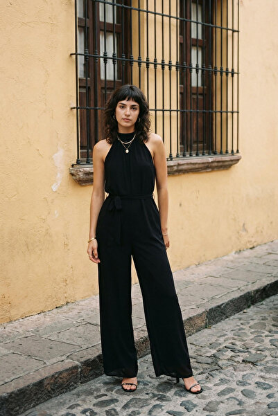 Trendyol Collection Schwarzer Maxi-Jumpsuit aus gewebtem Chiffon mit Gürtel u...