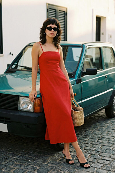 Trendyol Collection Červené šaty s hladkým rovným střihem Gipeli Maxi Woven T...