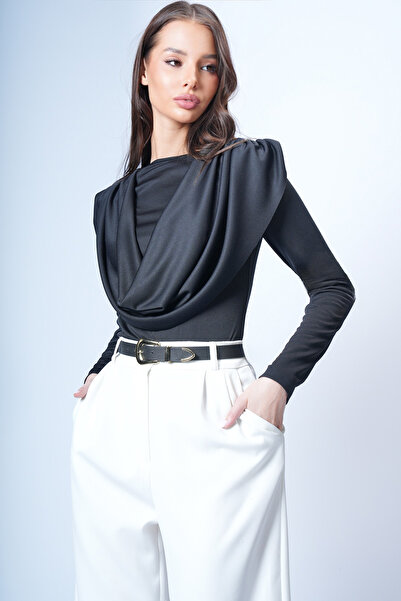 Trend Alaçatı Stili Schwarze Damen-Strickbluse mit Rundhalsausschnitt und dra...