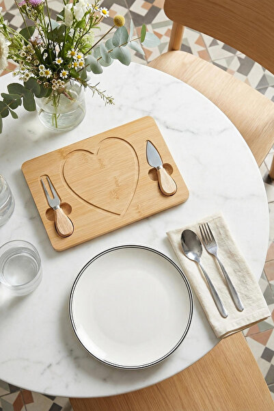 TRENDYOLMİLLA HOME Bambus-Präsentationsteller mit Herzform TPHAW26TBK00053