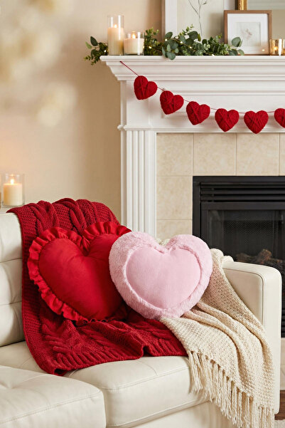 TRENDYOLMİLLA HOME Rotes Herz-Design, Rüschendetail, gefülltes, geformtes Kis...