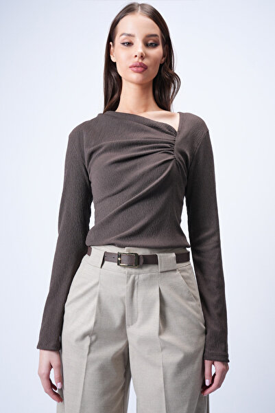 Trend Alaçatı Stili Women's Brown Asymmetrical Neckline Drape Detail Wrinkle ...