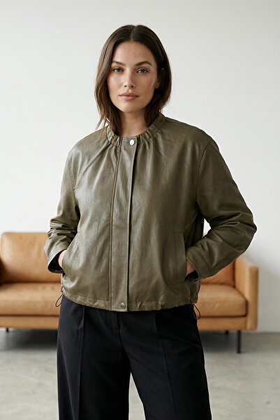 Trendyol Collection Khaki Regular Fit tenké kabáty z umělé kůže TWOAW26MO00071