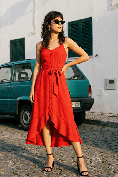 Trendyol Collection Червена макси рокля с A-кройка и копчета с волани и детай...