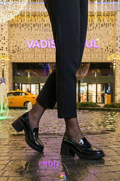 SOHO Schwarze Damen-Loafer-Schuhe aus Lackleder 21097