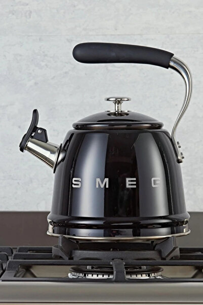 SMEG 50's Style Siyah Set Üstü Islıklı Kettle 2.3 Lt