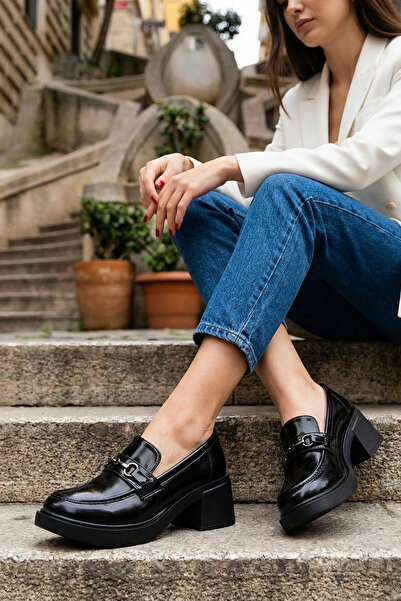 SOHO Schwarze Damen-Loafer-Schuhe aus Lackleder 21098