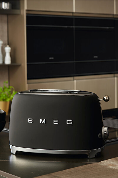 SMEG محمصة خبز سوداء غير لامعة على طراز الخمسينيات TSF01BLMEU