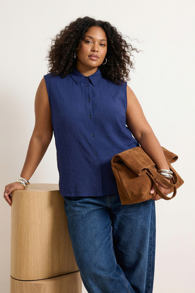 Trendyol Curve قميص كبير الحجم باللون الأزرق الداكن TBBSS26AX00001