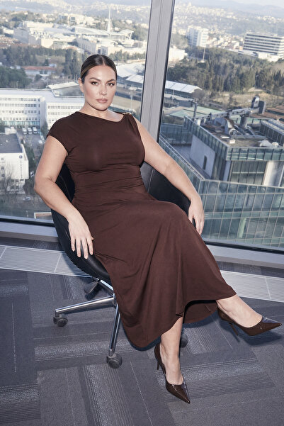 Trendyol Curve Περιορισμένης έκδοσης Καφέ Ασύμμετρο Γιακά Λεπτομέρεια με αξεσ...