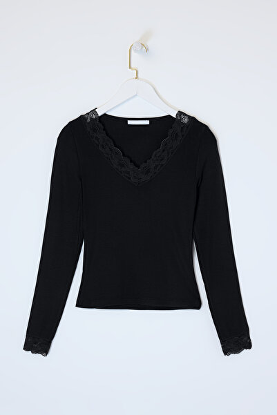 Drop by TrendyolMilla Crna bluza sa V-izrezom, paket od Čipka komada TDRSS26B...