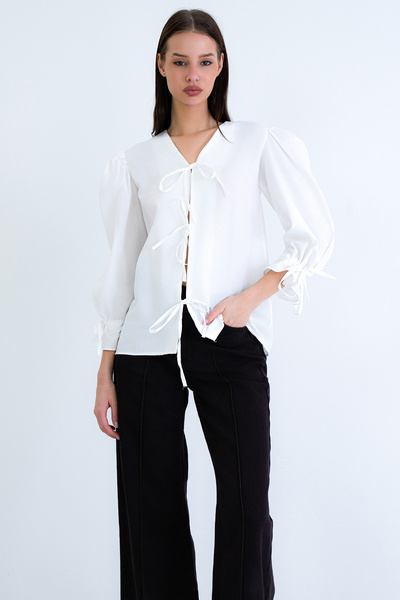 Trend Alaçatı Stili Women's White V-Neck Poplin Blouse with Tie Detail on Fro...