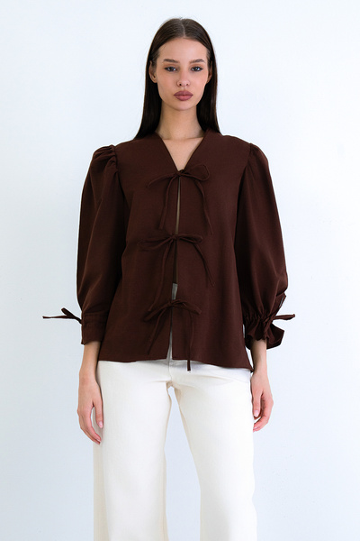 Trend Alaçatı Stili Women's Brown V-Neck Poplin Blouse with Tie Detail on Fro...