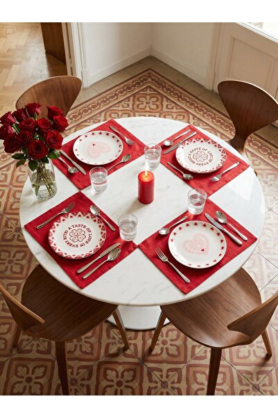 TRENDYOLMİLLA HOME Herzgemustertes 4-teiliges Porzellan-Kuchenplatten-Set TPH...