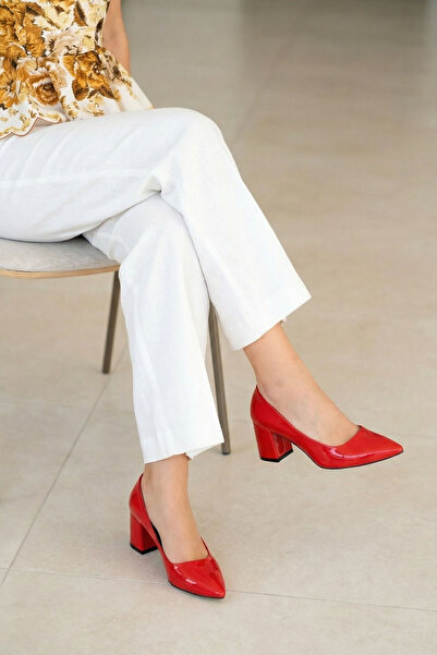 SOHO Klassische Damenschuhe mit Absatz aus Lackleder in Rot - 18511