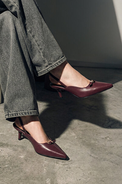 TRENDYOL SHOES Klassische Damenschuhe mit 4,5 cm hohem Absatz und bordeauxrot...