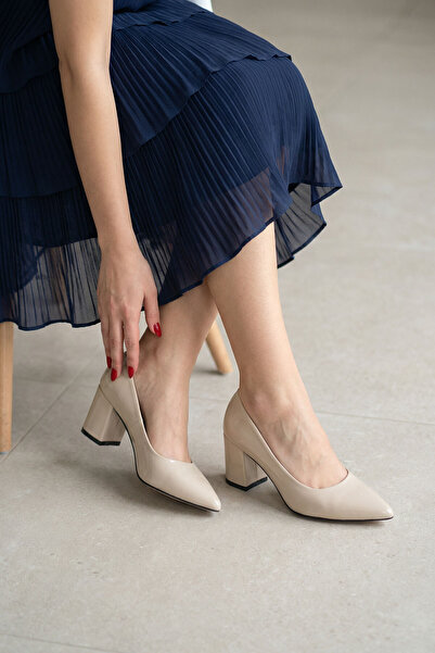 SOHO حذاء نسائي بكعب كلاسيكي موديل 18511 من الجلد باللون البيج