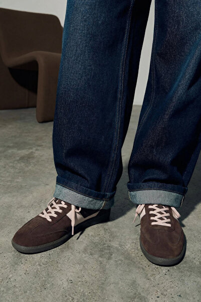 TRENDYOL SHOES Braune Wildleder Retro Schnür-Sportschuhe für Damen TAKAW25SN0...