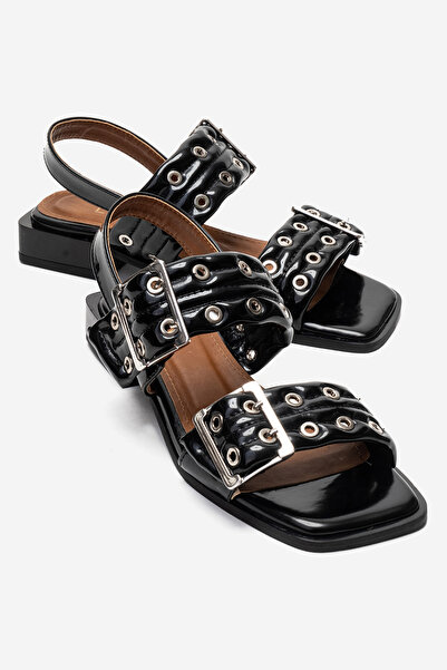 LuviShoes Crne sandale od lakirane kože za žene - srebrni detalj kopče