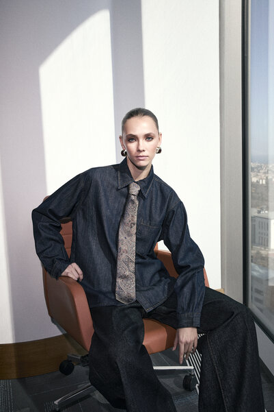 Trendyol Collection Cămașă din denim 100% bumbac, cu detaliu cu nasturi albas...