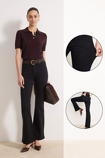 Trendyol Collection Schwarze High-Waist-Flare-Jeans aus weichem, extra dehnba...