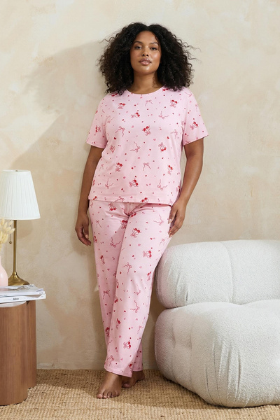 Trendyol Curve Gestricktes Pyjama-Set in Übergröße mit rosa Band TBBSS26AI00011