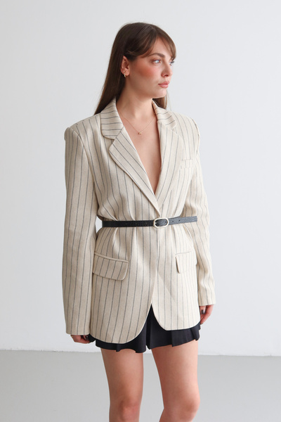 Trendyol Collection Blazerjacke mit Steinstreifen und Gürtel, gefüttert mit 1...