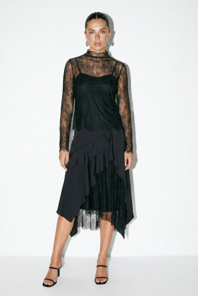 Drop by TrendyolMilla Haljina od satena sa čipkastim detaljima i asimetričnim...
