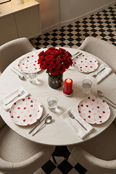 TRENDYOLMİLLA HOME 4-teiliges Valentinstag-Porzellan-Kuchenplatten-Set TPHSS2...