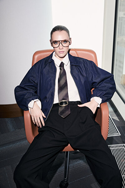 ترينديول كوليكشن سترة بومبر زرقاء داكنة مصنوعة من قماش الدنيم القطني بنسبة 10...