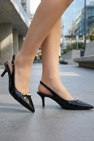 SOHO Klassische Damenschuhe mit Absatz aus schwarzem Lackleder 21275