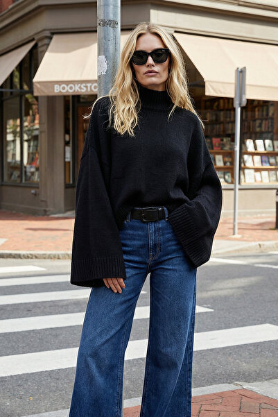 Trendyol Collection Schwarzer, weit geschnittener spanischer Pullover mit Ärm...