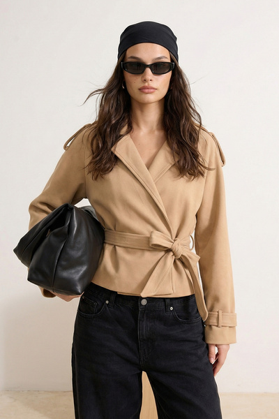 Trendyol Collection Nerzfarbener, zweireihiger, kurzer Trenchcoat aus Wildled...