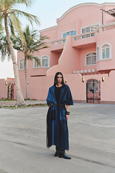 Trendyol Collection Nasiba Hafiz x Trendyol Collection Blaue Denim-Abaya TCTS...