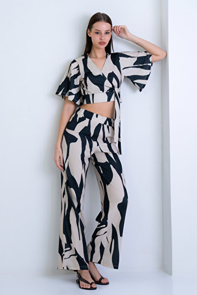 Trend Alaçatı Stili Women's Black-Beige Double-Breasted Collar Cropped Blouse...