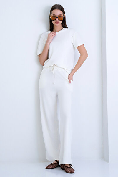 Trend Alaçatı Stili Women's Ecru Crew Neck Modal Basic Blouse and Double Pock...