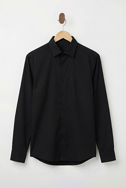 Trendyol Collection Schwarzes, leicht bügelbares Herrenhemd aus Gabardine mit...